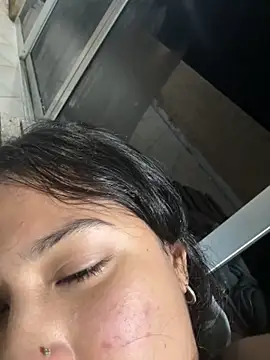 Snapshot of lynn9000 chatting on 10/07/25, 04:53 lynn9000 online show from 10/07/25, 04:53