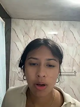 Snapshot of lynn9000 chatting on 10/18/25, 07:42 lynn9000 online show from 10/18/25, 07:42