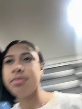 Snapshot of lynn9000 chatting on 11/18/25, 05:34 lynn9000 online show from 11/18/25, 05:34