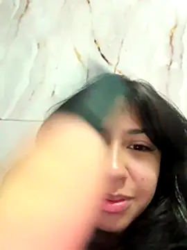 Snapshot of lynn9000 chatting on 11/24/25, 12:32 lynn9000 online show from 11/24/25, 12:32