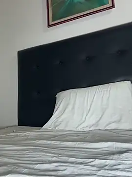 Snapshot of lynn9000 chatting on 12/02/25, 12:27 lynn9000 online show from 12/02/25, 12:27