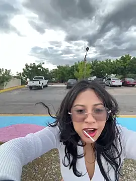 Snapshot of lynn9000 chatting on 12/04/25, 08:28 lynn9000 online show from 12/04/25, 08:28