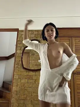 Snapshot of lynn9000 chatting on 12/15/25, 11:09 lynn9000 online show from 12/15/25, 11:09