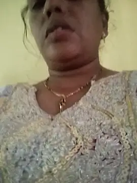 Snapshot of Monika_Telugu_Girl chatting on 11/11/25, 08:25 Monika Telugu Girl online show from 11/11/25, 08:25