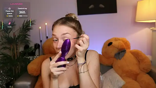 NovaHollisx online show from 11/30/25, 03:21