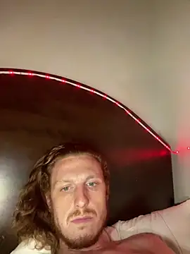 Snapshot of BIGxRED chatting on 11/01/25, 01:46 BIGxRED online show from 11/01/25, 01:46