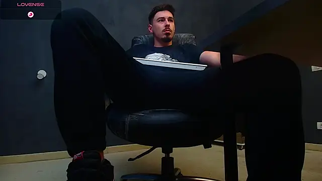 EnzoRace online show from 10/04/25, 05:05