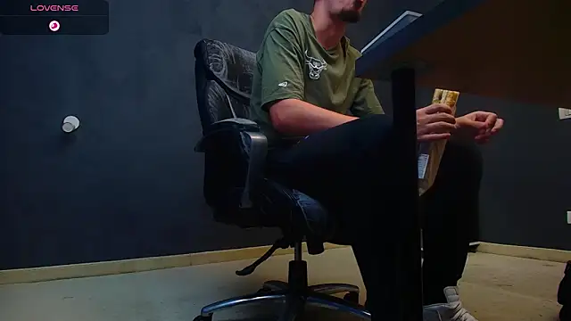 EnzoRace online show from 10/06/25, 04:54