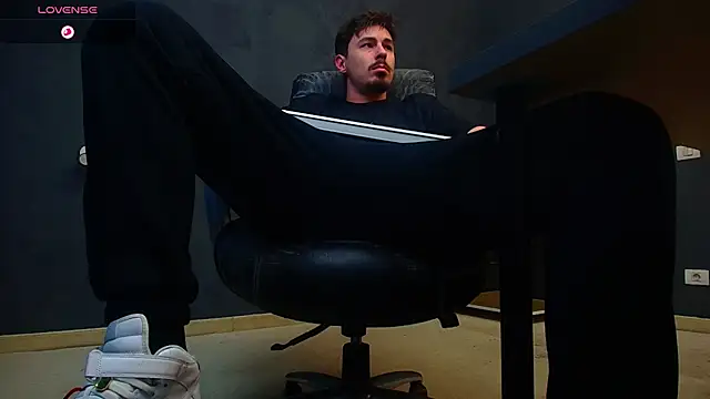 EnzoRace online show from 11/07/25, 06:02