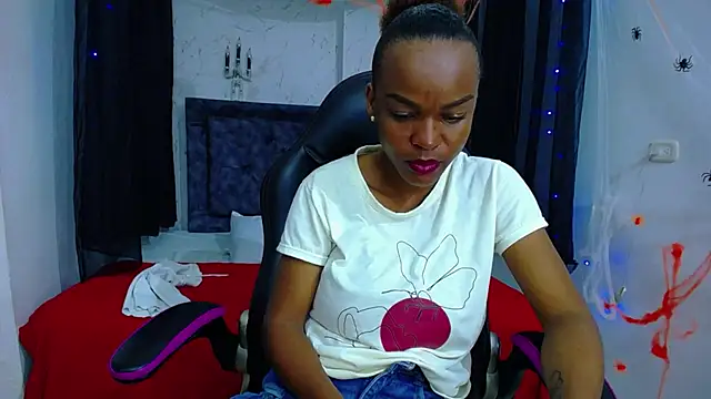 Snapshot of mia__thomson_ chatting on 11/05/25, 12:38 mia thomson online show from 11/05/25, 12:38