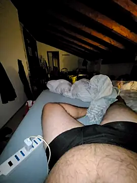 Snapshot of giova17cm chatting on 10/06/25, 10:18 giova17cm online show from 10/06/25, 10:18