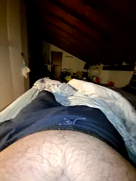 Snapshot of giova17cm chatting on 10/24/25, 09:00 giova17cm online show from 10/24/25, 09:00