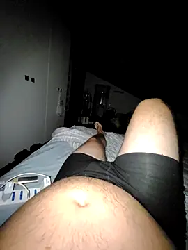 Snapshot of giova17cm chatting on 10/27/25, 10:03 giova17cm online show from 10/27/25, 10:03