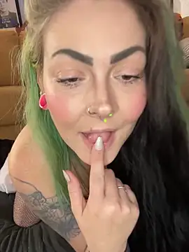 ninabobina666 online show from 10/27/25, 02:54