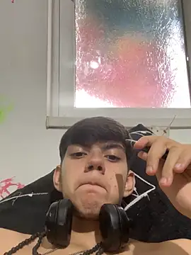 Snapshot of Cos_minn chatting on 12/04/25, 11:52 Cos minn online show from 12/04/25, 11:52