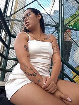 Snapshot of LunaHot_777 chatting on 12/13/25, 07:53 LunaHot 777 online show from 12/13/25, 07:53