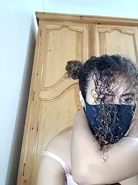 Snapshot of ghadiraa chatting on 10/11/25, 02:44 ghadiraa online show from 10/11/25, 02:44