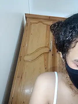 Snapshot of ghadiraa chatting on 10/12/25, 02:21 ghadiraa online show from 10/12/25, 02:21