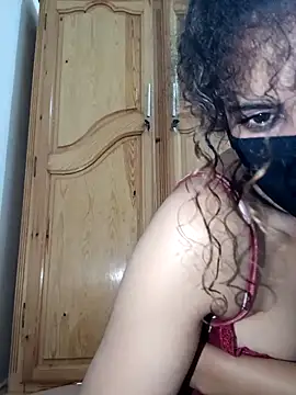 Snapshot of ghadiraa chatting on 10/31/25, 01:06 ghadiraa online show from 10/31/25, 01:06