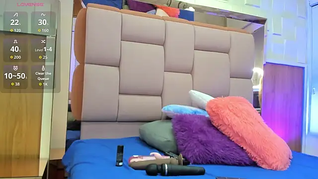 Snapshot of valeriahenao1 chatting on 09/19/25, 07:14 valeriahenao1 online show from 09/19/25, 07:14