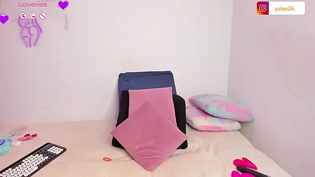 Brandy brown  online show from 11/13/25, 01:48