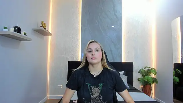 Emmaa white  online show from 05/26/26, 05:31