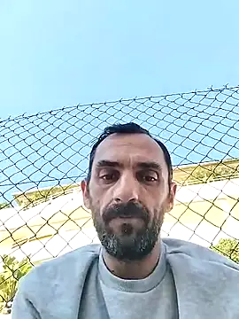 hotmen83 online show from 10/18/25, 09:21