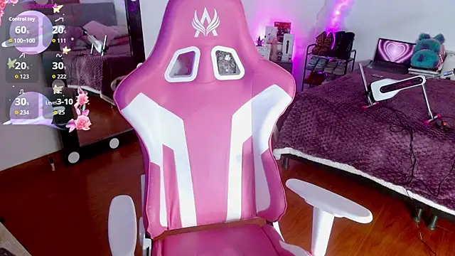 larah uwu online show from 09/25/25, 07:50