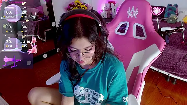 larah uwu online show from 09/27/25, 07:41