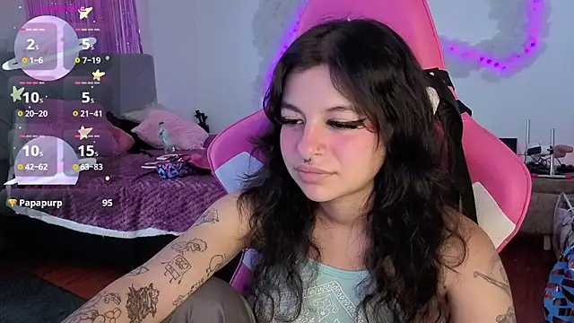 larah uwu online show from 05/26/26, 06:37