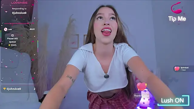 Snapshot of shannel_moss__ chatting on 10/05/25, 11:24 shannel moss online show from 10/05/25, 11:24