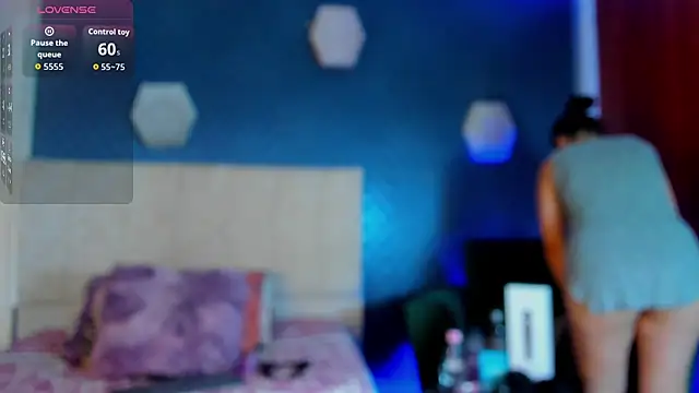 thania 777 online show from 10/09/25, 10:52