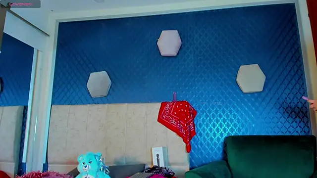 thania 777 online show from 11/04/25, 08:19