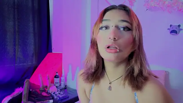 zoelight18 online show from 10/14/25, 06:42