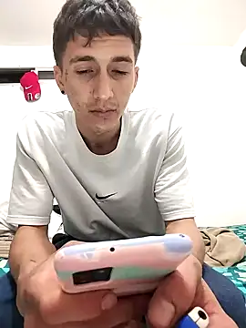 Snapshot of Carlos11123 chatting on 10/15/25, 03:17 Carlos11123 online show from 10/15/25, 03:17