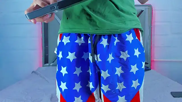 Snapshot of Averange_boys_X chatting on 10/26/25, 09:04 Averange boys X online show from 10/26/25, 09:04