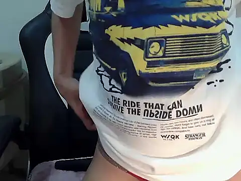 lovelynie123 online show from 05/31/26, 10:44