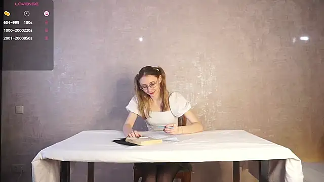 BeatrixHiett online show from 10/04/25, 03:59