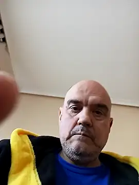 Snapshot of geli45 chatting on 10/10/25, 12:48 geli45 online show from 10/10/25, 12:48