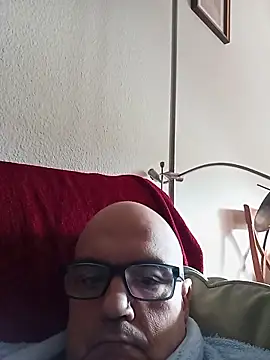 Snapshot of geli45 chatting on 11/10/25, 09:41 geli45 online show from 11/10/25, 09:41