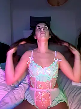 Snapshot of AlitaNova chatting on 09/28/25, 04:12 AlitaNova online show from 09/28/25, 04:12