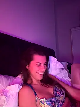 Snapshot of AlitaNova chatting on 10/15/25, 11:05 AlitaNova online show from 10/15/25, 11:05