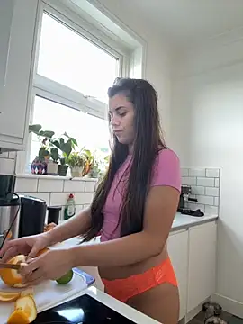 Snapshot of AlitaNova chatting on 11/09/25, 10:02 AlitaNova online show from 11/09/25, 10:02