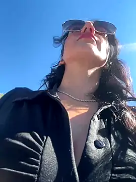 Snapshot of Ninabigtitied chatting on 10/01/25, 09:59 Ninabigtitied online show from 10/01/25, 09:59