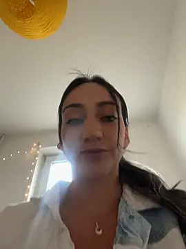 Snapshot of Ninabigtitied chatting on 11/11/25, 10:48 Ninabigtitied online show from 11/11/25, 10:48