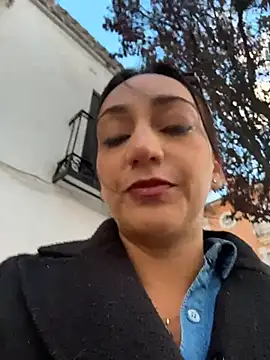 Snapshot of Ninabigtitied chatting on 11/21/25, 04:27 Ninabigtitied online show from 11/21/25, 04:27