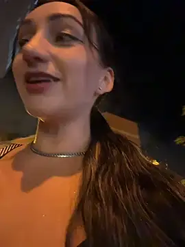 Snapshot of Ninabigtitied chatting on 11/25/25, 08:31 Ninabigtitied online show from 11/25/25, 08:31