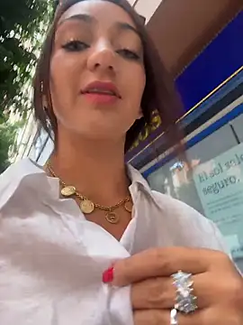 Snapshot of Ninabigtitied chatting on 12/14/25, 01:16 Ninabigtitied online show from 12/14/25, 01:16