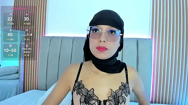 naishaa  online show from 10/13/25, 06:41