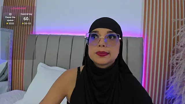 naishaa  online show from 11/03/25, 06:42